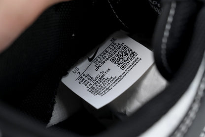 Nike Dunk Low - Premium Sneaker